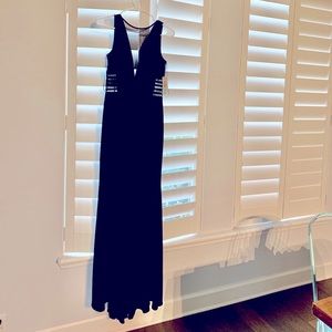 Long formal black grown with mesh rubbing & vneck